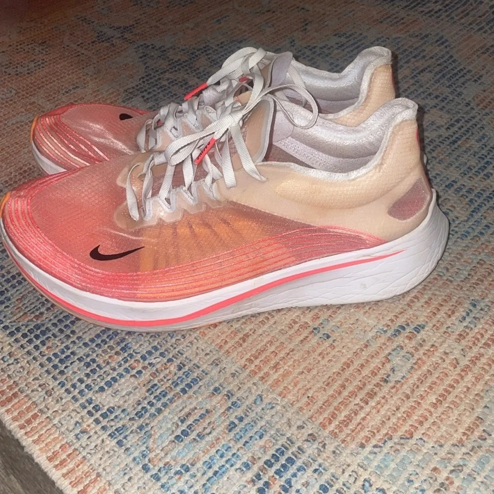Nike Wmns Zoom Fly SP 'Varsity Red' size 10.5